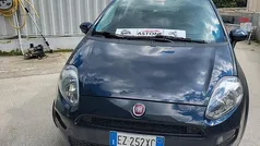Blu Usata 2015 Fiat Punto Young Tre volumi | 3299 € (Buon prezzo)