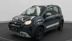Verde metallizzato Usata 2023 Fiat Panda Garmin Due volumi | 11.900 € (Buon prezzo)