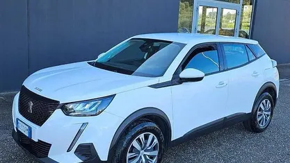 Usata Peugeot 2008 Active 102 CV (75 kW) 2020 Bianco SUV