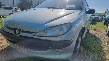 Begagnad Peugeot 206 Roland Garros 75 HK (55 kW) 2001 Blå Sedan