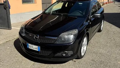 Usata Opel Astra GTC Enjoy 101 CV (74 kW) 2008 Berlina