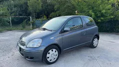 Grigio Usata 2005 Toyota Yaris Sol Tre volumi | 2300 € (Buon prezzo)