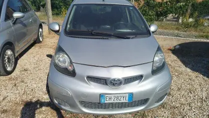 Usata Toyota Aygo Connect Style 68 CV (50 kW) 2011 Grigio Utilitaria