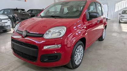 Nuova Fiat Panda Icon 69 CV (50 kW) 2025 Rosso Utilitaria