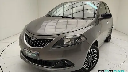 Begagnad Lancia Ypsilon S 70 HK (51 kW) 2024 Grå Halvkombi