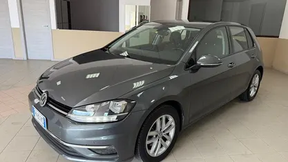 Grigio Usata 2018 VW Golf VII Executive Tre volumi | 12.500 € (Buon prezzo)