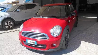 Usata Mini ONE 75 CV (55 kW) 2011 Rosso Utilitaria