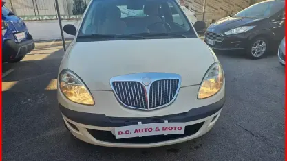Usata Lancia Ypsilon 60 CV (44 kW) 2006 Nero Utilitaria