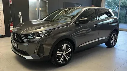 Usata 2022 Peugeot 3008 Allure SUV | 22.900 € (Buon prezzo)
