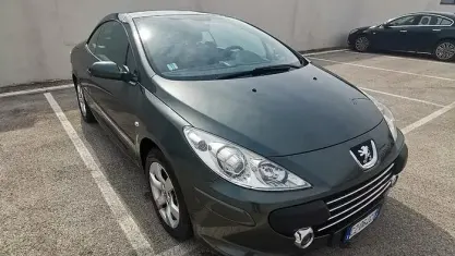 Usata Peugeot 307 CC 136 CV (100 kW) 2006 Grigio Cabrio