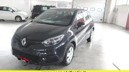 Grigio scuro Usata 2016 Renault Captur Intens SUV | 10.800 € (Buon prezzo)