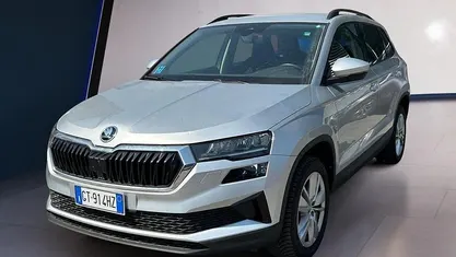 Grigio Usata 2024 Skoda Karoq Executive SUV | 25.900 € (Buon prezzo)