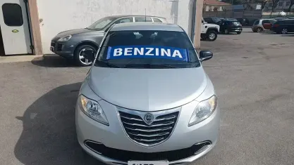 Usata Lancia Ypsilon 69 CV (50 kW) 2014 Grigio Utilitaria