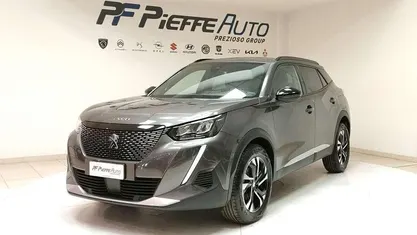 Grigio Usata 2023 Peugeot 2008 Allure SUV | 20.900 € (Buon prezzo)