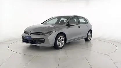 Dolomite silver metallizzato Usata 2025 VW Golf Life Tre volumi | 26.900 € (Ottimo prezzo)