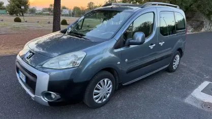 Usata Peugeot Partner Tepee Outdoor 90 CV (66 kW) 2009 Beige Monovolume