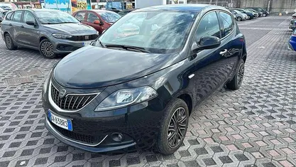 Nero Usata 2023 Lancia Ypsilon Gold Due volumi | 12.900 € (Buon prezzo)