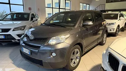 Grigio Usata 2010 Toyota Urban Cruiser Luxury SUV | 7800 € (Buon prezzo)