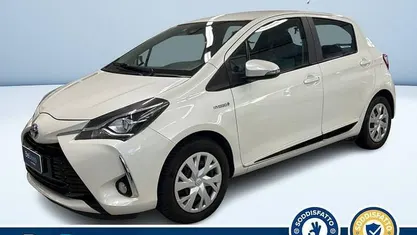 Bianco pastello Usata 2018 Toyota Yaris Hybrid Active Tre volumi | 13.300 € (Buon prezzo)