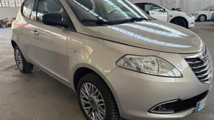 Usata Lancia Ypsilon Gold 80 CV (58 kW) 2013 Grigio Utilitaria
