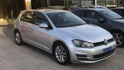 Argento Usata 2015 VW Golf VII Trendline Tre volumi | 9500 € (Ottimo prezzo)