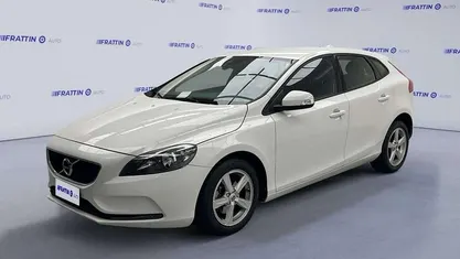 Usata Volvo V40 Kinetic 120 CV (88 kW) 2018 Bianco Berlina