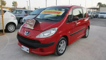 Usata Peugeot 1007 73 CV (53 kW) 2005 Rosso Monovolume