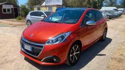 Usata Peugeot 208 Allure 75 CV (55 kW) 2017 Arancione Utilitaria