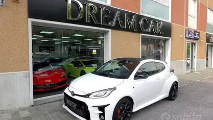 Usata Toyota Yaris 261 CV (191 kW) 2024 Bianco pastello Utilitaria