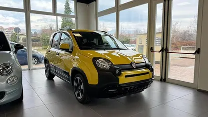 Nero Nuova 2025 Fiat Grande Panda Cross Due volumi | 12.990 € (Buon prezzo)