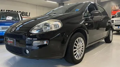 Nero Usata 2018 Fiat Punto Lounge Tre volumi | 6300 € (Buon prezzo)