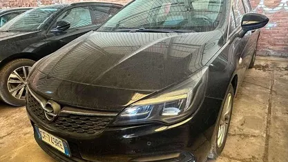 Usata Opel Astra Business Elegance 110 CV (80 kW) 2021 Nero Berlina