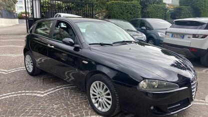 Usata Alfa Romeo 147 Distinctive 120 CV (88 kW) 2007 Nero Utilitaria