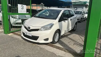 Bianco Usata 2012 Toyota Yaris Active Tre volumi | 5500 € (Buon prezzo)