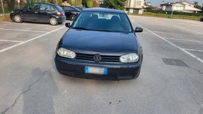 Usata VW Golf IV 130 CV (95 kW) 2002 Nero Berlina