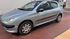 Argento Usata 2004 Peugeot 206 Tre volumi | 1900 € (Buon prezzo)