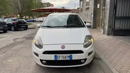 Usata Fiat Punto Lounge 77 CV (56 kW) 2013 Bianco Utilitaria