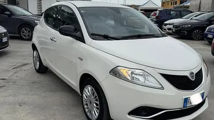 Usata Lancia Ypsilon 69 CV (50 kW) 2016 Utilitaria