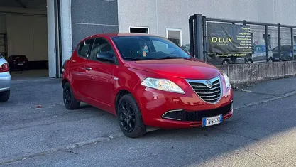 Usata Lancia Ypsilon Silver 69 CV (50 kW) 2012 Rosso Utilitaria