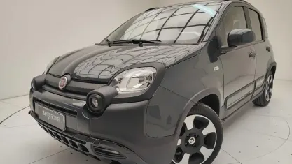 Usata Fiat Panda Cross 69 CV (50 kW) 2025 Verde Utilitaria