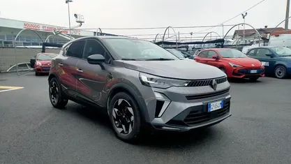 Grigio chiaro Usata 2025 Renault Captur Techno SUV | 19.500 € (Buon prezzo)