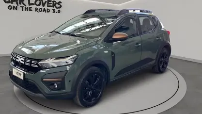 Usata Dacia Sandero Extreme 101 CV (74 kW) 2023 Verde scuro Utilitaria