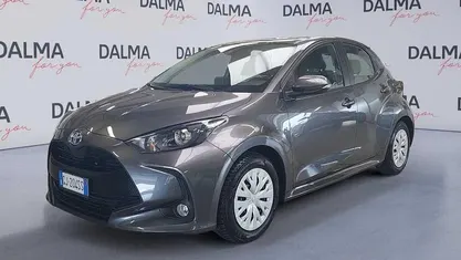 Usata Toyota Yaris Hybrid Active 116 CV (85 kW) 2022 Grigio Utilitaria