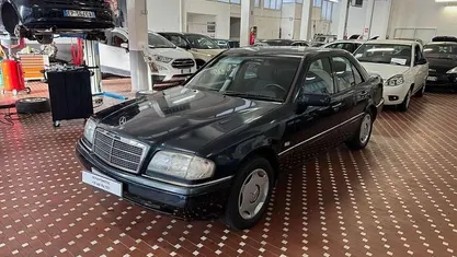 Blu Usata 1996 Mercedes C180 Classic Tre volumi | 3900 € (Buon prezzo)