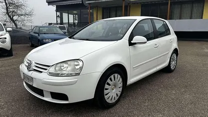 White edition Usata 2007 VW Golf V Comfortline Tre volumi | 2300 € (Buon prezzo)
