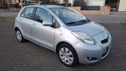 Usata Toyota Yaris 69 CV (50 kW) 2009 Grigio Berlina