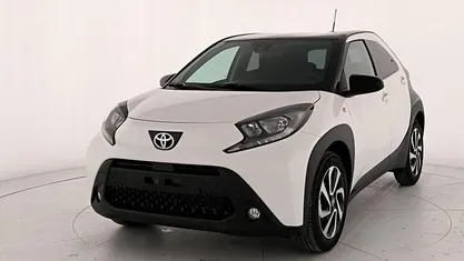 Nuova Toyota Aygo X Trend 72 CV (52 kW) 2025 Super white & black met SUV