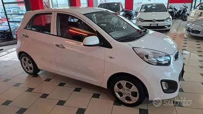 Usata Kia Picanto 67 CV (49 kW) 2014 Bianco Utilitaria