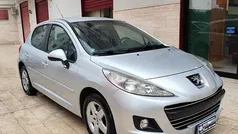 Argento Usata 2011 Peugeot 207 Tre volumi | 3890 € (Buon prezzo)