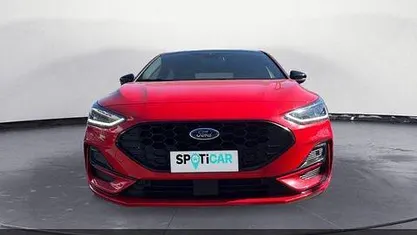 Käytetty Ford Focus ST-Line 125 HP (91 kW) 2023 Punainen Viistoperä